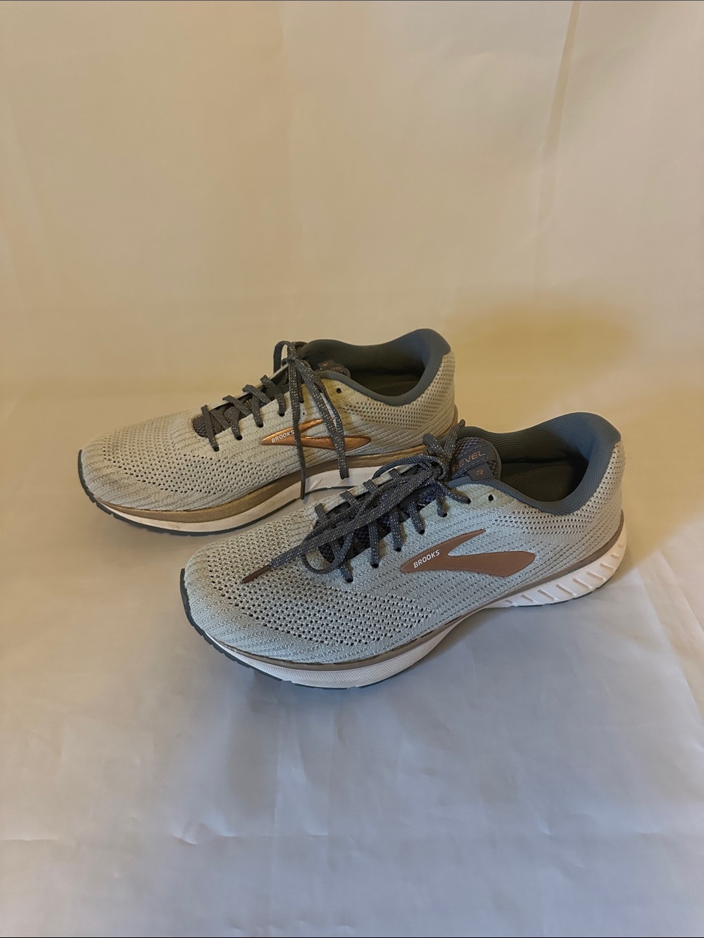 Brooks Revel 3 Women’s Running Shoes Size 9.5 
Gray Rose Gold Athletic Sneakers